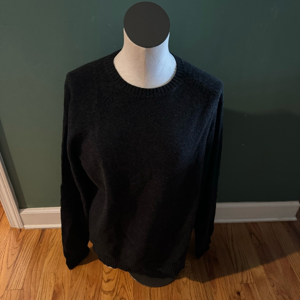 Men’s J Crew premium lambswool Crewneck Sweater.‎ XL. Fall/pictures